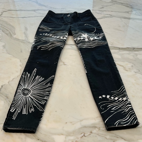 CHANEL 22C RUNWAY BLACK WHITE CC STAR PRINT JEANS SIZE FR 38 / US 6 - Picture 7 of 17
